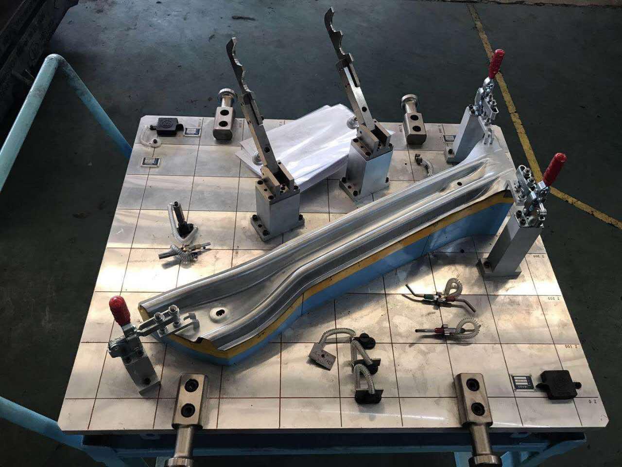 三坐標(biāo)測(cè)量機(jī)如何對(duì)汽車(chē)沖壓件進(jìn)行矢量檢測(cè)(圖1) 三坐標(biāo)測(cè)量機(jī)如何對(duì)汽車(chē)沖壓件進(jìn)行矢量檢測(cè)(圖1)